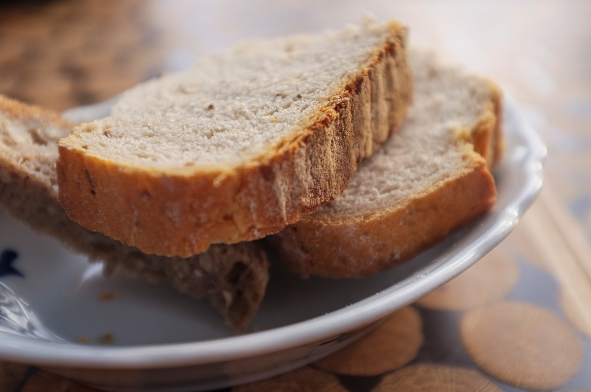 Slices of sandwich bread - understanding the food date label and storing these properly can help to reduce food waste. 